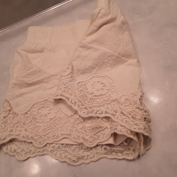 Shorts - Picture 3 of 5